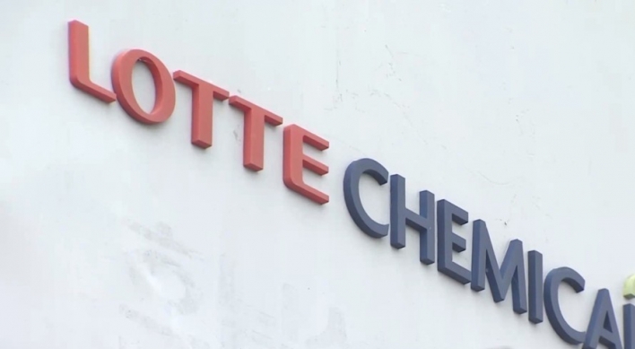 Lotte Chemical swings to Q3 net profit on narrowed losses in basic chemicals division