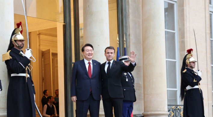 Yoon, French president agree to strengthen cooperation in advanced technology