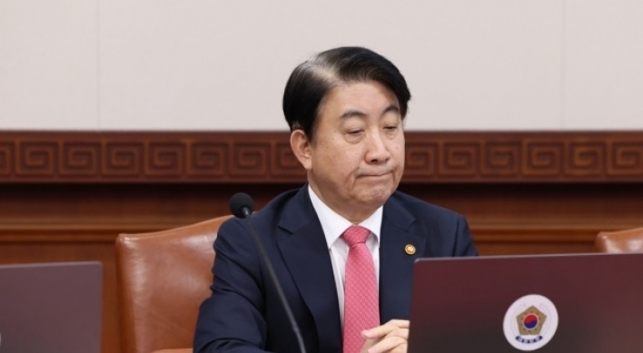 Yoon accepts broadcasting watchdog chief's resignation ahead of impeachment motion