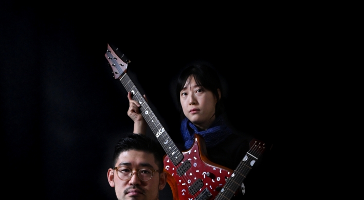 [Eye Plus] Tradition reborn in 'ottchil'-lacquered electric guitar