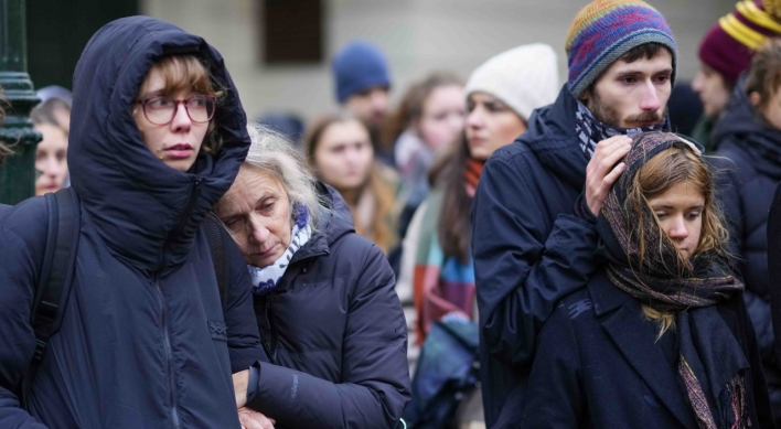 'Shoot here!': reporter screams at Prague gunman to help people flee