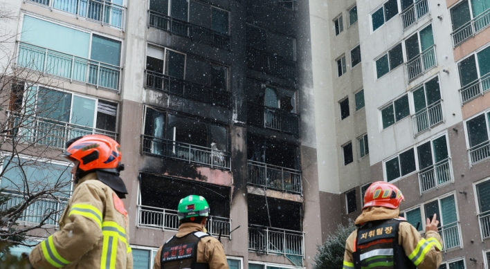 Fire at apartment building in northern Seoul kills 2, injures 29 people