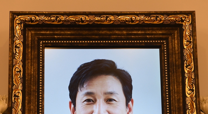 Actors, directors mourn death of Lee Sun-kyun