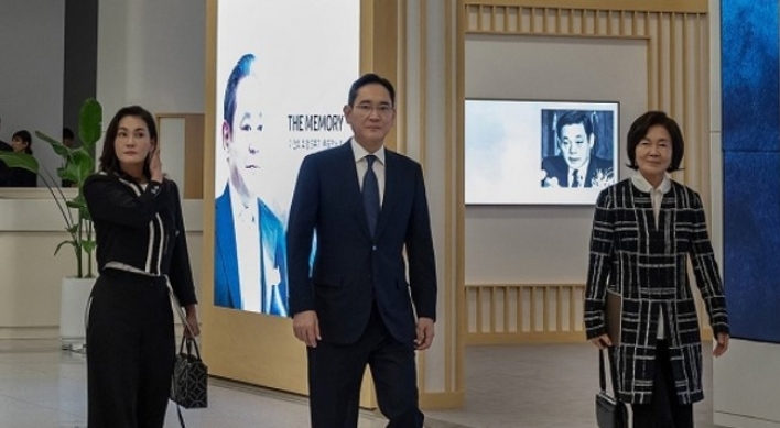 Samsung family members sell W2.7tr worth of shares in group units in block deal