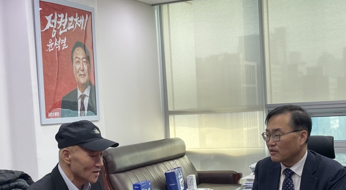 Victims fume at Lee Jae-myung for ‘flattering’ North Korean regime