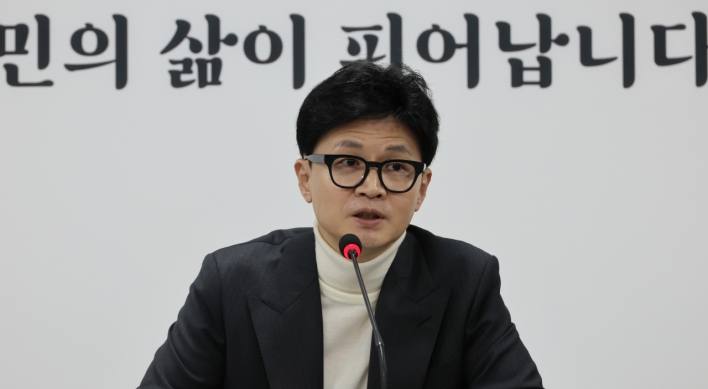 Anti-Yoon vs anti-establishment: Main parties’ election strategies take shape