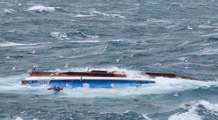 Fishing boat capsizes off Jeju; 1 dead, 2 missing