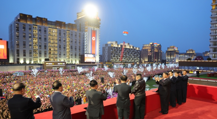 NK leader celebrates completion of 10,000 new homes in Pyongyang