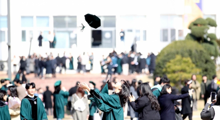 Over half of new hires in S. Korea are college graduates: data