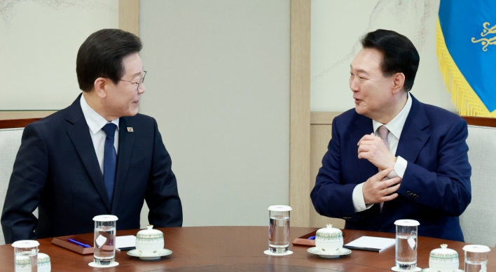 ##[News Focus] Lee tells Yoon that he has governed without political dialogue