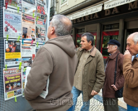 Pressure on Portugal rises amid debt fears