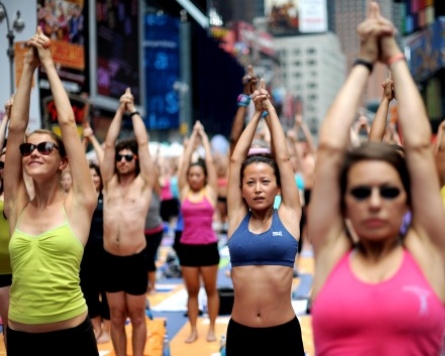 Thousands of yoga lovers take on Times Square