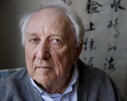 Swedish poet Transtroemer wins Nobel literature prize