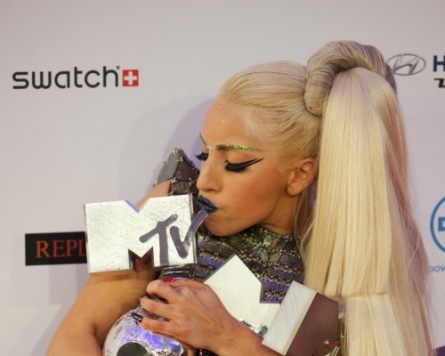 Bieber, Gaga dominate MTV awards