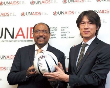 Soccer star Hong kicks out to fight HIV