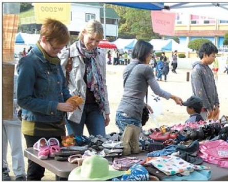 Success at Geoje school’s first charity jumble sale