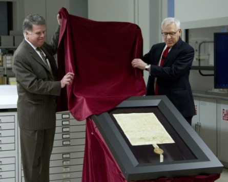 U.S. Archives unveils Magna Carta after repairs
