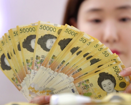 Korean workers earn average W3.29m monthly in 2015