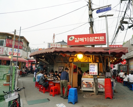  Trip back to ’90s: visiting ‘seagull meat alley’ in central Seoul