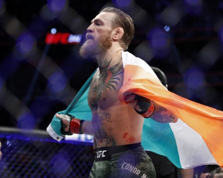McGregor demolishes Cerrone in 40-second return to UFC octagon