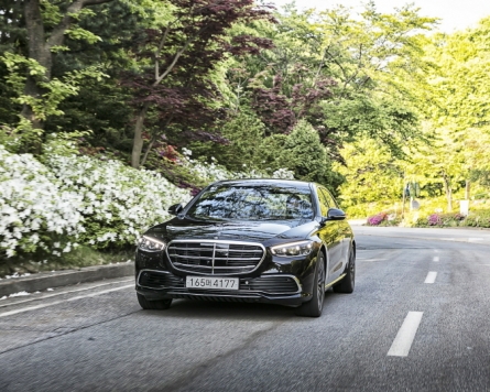  Mercedes-Benz S-Class returns with smart technology twist