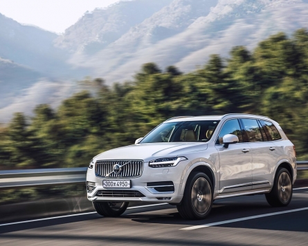  Solid family vehicle Volvo XC90 made more eco-friendly with B6 engine