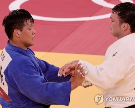 [Tokyo Olympics] Moon congratulates judoka, fencers, archer on Olympic medals