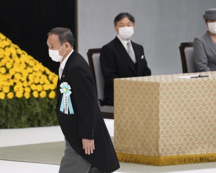 Japan ministers visit controversial shrine on WWII anniversary