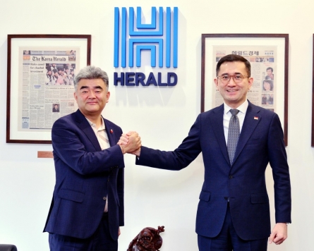 Singapore ambassador, Herald Corp. chairman discuss emerging areas in post-pandemic