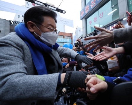 Ruling party's presidential candidate vows to resume tourism to Mount Kumgang