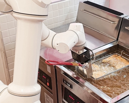 GS Retail latest to adopt chicken-frying robots