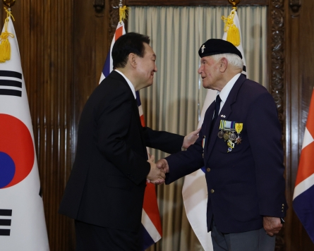 Yoon awards Civil Merit Medal to British veteran of Korean War