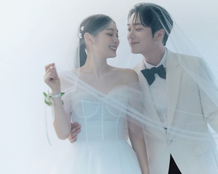 Figure skating legend Kim Yu-na releases pre-ceremony photos before exchanging vows