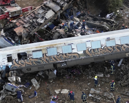 [Newsmaker] Rescuers comb wreckage of Greece’s deadliest train crash