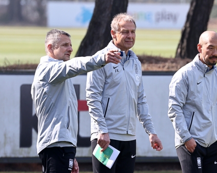 Under bright spotlight, Klinsmann sets out on mission to silence critics