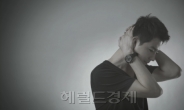 조인성, 김C 뮤직비디오 출연…‘의리의 사나이’