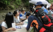 <포토뉴스> 농협銀 “쓰레기 가져가면 포인트 드려요”