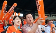 홍기준 한화케미칼 부회장의 ‘망중한’…직원들과 ‘야구 삼매경’