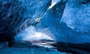 초현실적 얼음동굴, 입이 떡 벌어지는 장관…“겨울왕국 뺨치네”
