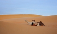 작가 김미루, 사막의 낙타 옆에 눕다