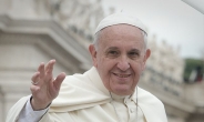 프란치스코 교황, ‘피곤해 보였지만 자주 미소’…‘건강이상’ 우려 속 주말 정상 업무
