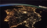 로이터 올해의 사진, 우주서 찍은 ‘한반도의 밤’…북한 모습이? ‘깜짝’