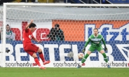 손흥민 멀티골…레버쿠젠 파더보른에 3-0