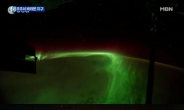 우주에서 바라본 오로라 영상 포착 “신비로운 초록 커튼”