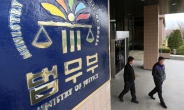 법무부 “유승준 입국금지 해제, 국적회복 고려 한 적 없다”