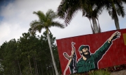 ‘개방의 신호탄’? 인터넷 보급률 최저 쿠바, 와이파이망 늘린다