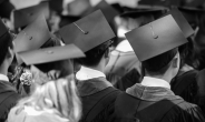 학자금대출의 덫…사회 첫발부터 ‘빚더미’