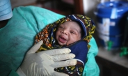 라이베리아에서 에볼라 사태 때 출생신고도 못한 영아 7만명