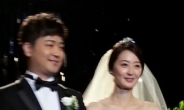 [이슈포토]박현빈, 결혼식 내부 현장 '축복 세례 속 미소'