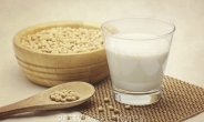 밀리는 우유…곡물乳·낙타乳의 공습